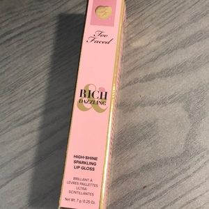 Too Faced Rich and Dazzling lipgloss